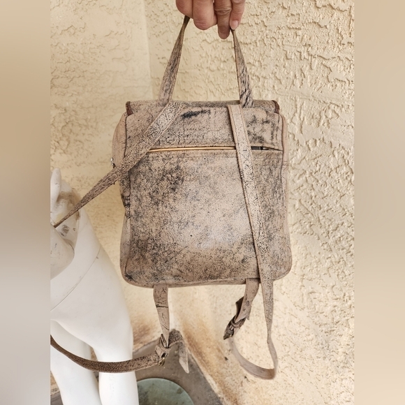 PAT SMILEY COLLECTION SUPER SOFT LEATHER BACKPACK - Picture 7 of 16